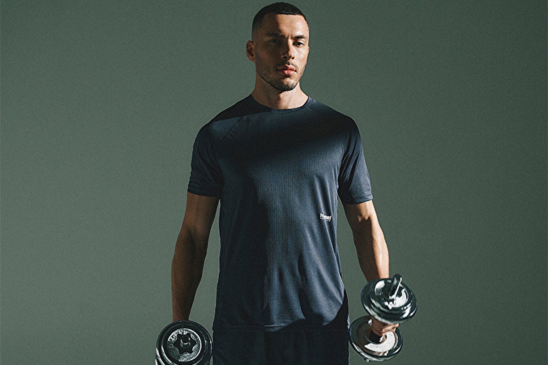 Erkekler İçin Yüksek Performanslı Spor Tişörtleri: Hangisi Sizin İçin?